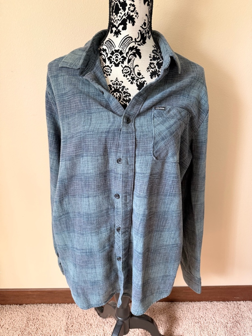 Volcom Men's Blue Plaid Long-Sleeve Button-Down Shirt